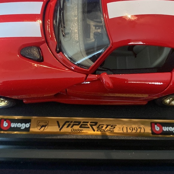 Burago 1997 Viper GTS Coupe - Picture 2 of 9